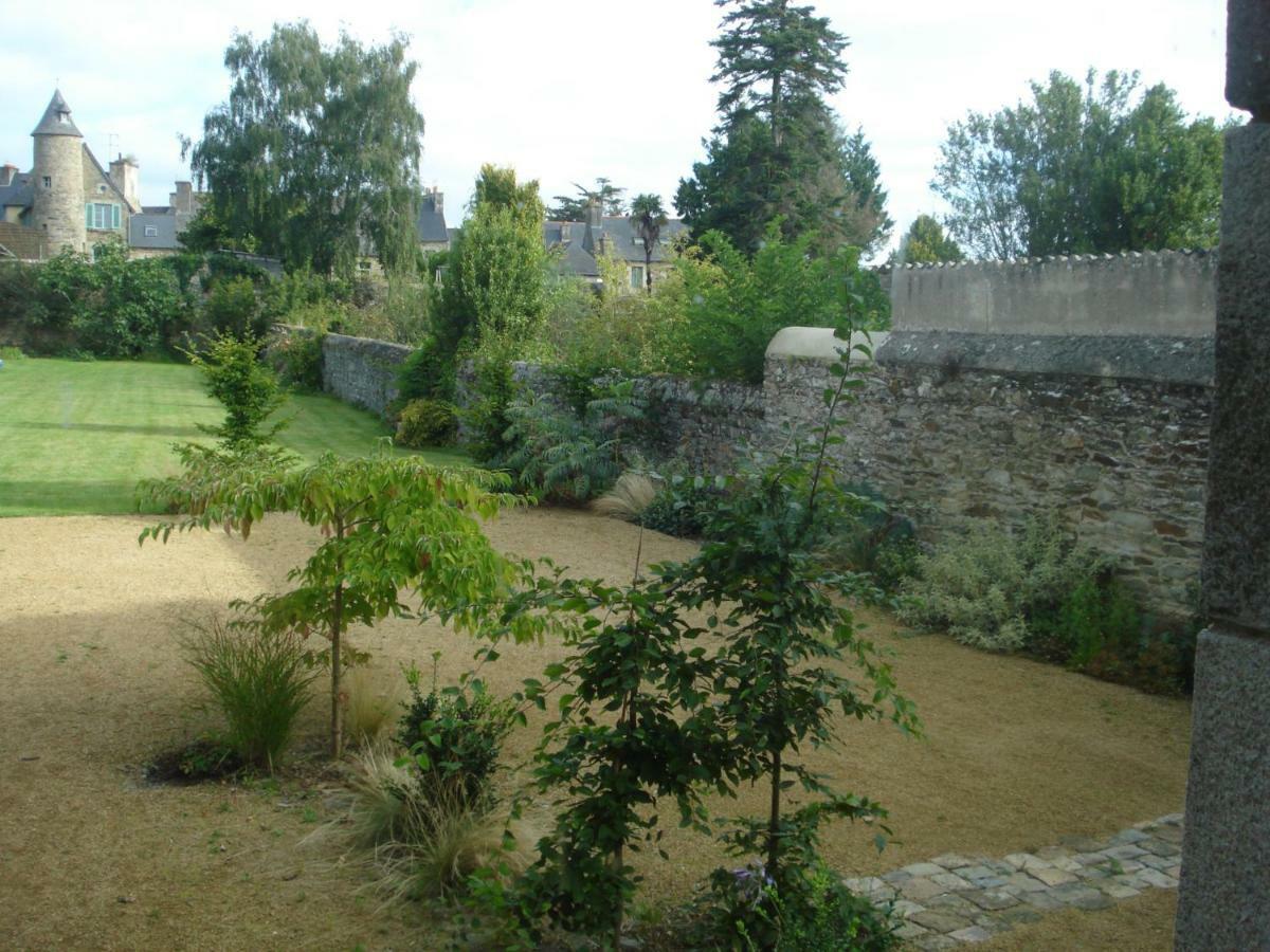 Maison D'Hotes Auges Bed & Breakfast Treguier Exterior photo