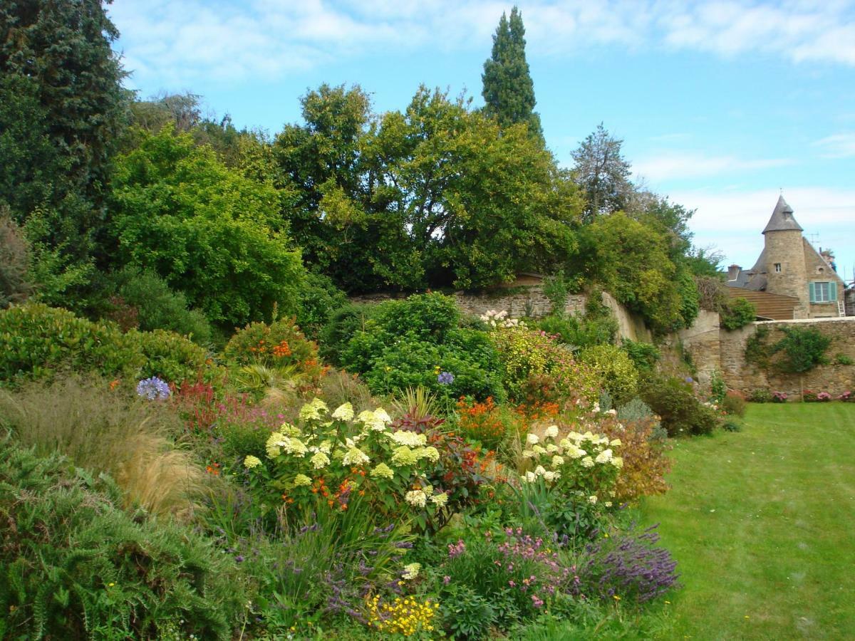 Maison D'Hotes Auges Bed & Breakfast Treguier Exterior photo